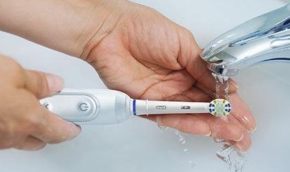 Nettoyer une brosse à dent électrique : astuces et conseils pratiques